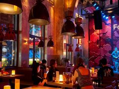 -FOUR PLAY BAR