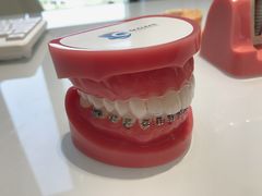 -华颜美口腔矫正·种植牙