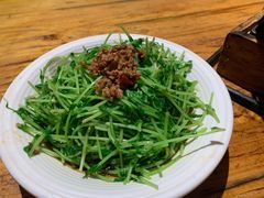 有机豆苗-老滇山寨•云南特色菜•地方菜•民族风情歌舞表演(金碧店)