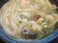 -丽虹云南过桥米线(兴工街店)