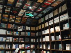 -钟书阁(松江泰晤士小镇店)