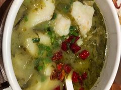 -渝是乎酸菜鱼(龙旗购物中心店)
