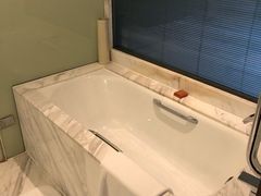 -上海滴水湖皇冠假日酒店