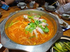 老凯俚酸汤鱼-野山舂·贵州现舂酸汤火锅(鸿通城店)