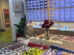 -天空之镜眼镜店蔡司依视路配镜授权零售店(望京颐堤港店)