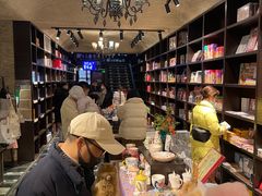 -钟书阁(松江泰晤士小镇店)