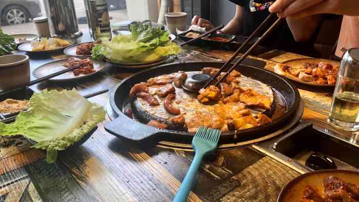 石棉一绝特色锅盖烤肉(金州广场店)-"中午过去人不是很多,小姐姐说
