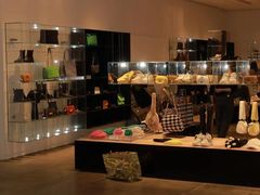 -URBAN REVIVO(七宝领展广场店)