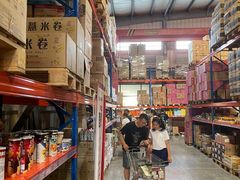 -洛哈思全球商品折扣仓(昆山路店)