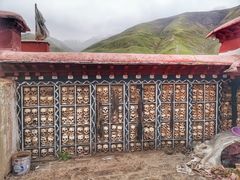 -比如骷髅墙景区