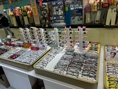 -美式眼镜·授权蔡司.依视路.尼康.豪雅.明月(人民广场店)