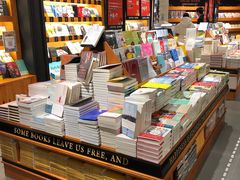 -西西弗书店&矢量咖啡(凯德晶萃广场店)