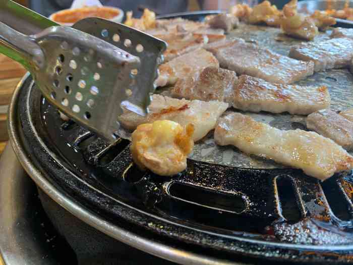 金山胖家庭烤肉-"位置:湾家村亲亲家园小区楼下自己挑选称.