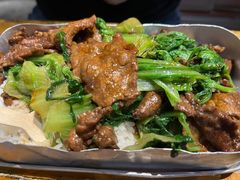 嫩牛肉青菜肉汁饭-有肉食·虎九闽菜(798艺术区店)