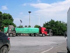 -辽河服务区-停车场