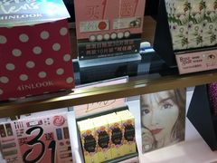 -4inlook美目美佳隐形眼镜店(恒隆广场店)