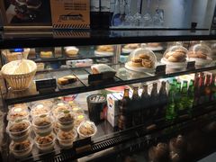 面包甜点陈列柜-HELLO 27 意面·沙拉·帕尼尼