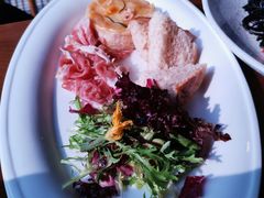 焗布里芝士配蚕豆和帕尔马火腿-PIZZA BIANCA(万象城店)