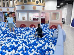 -蓝鲸奇亲子游泳俱乐部