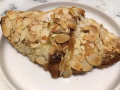 杏仁羊角-WHEAT&BAKER-麥(凯德来福士店)