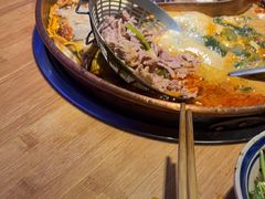 -洱火云南酸菜牛肉火锅(石景山当代商城店)