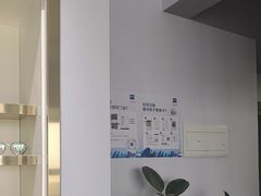-视野联行眼镜•蔡司•依视路(温江店)