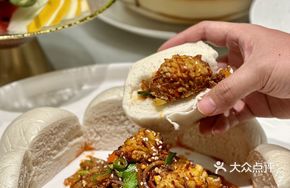 Spicy Stir-Fried Abalone with Steamed Bun