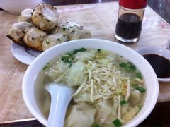 小馄饨&nbsp;生煎9元-老西白点心店