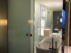 -上海滴水湖皇冠假日酒店