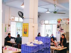 大堂-华哥新鲜猪精品美食