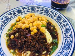 -渝之汇牛肉豌杂面