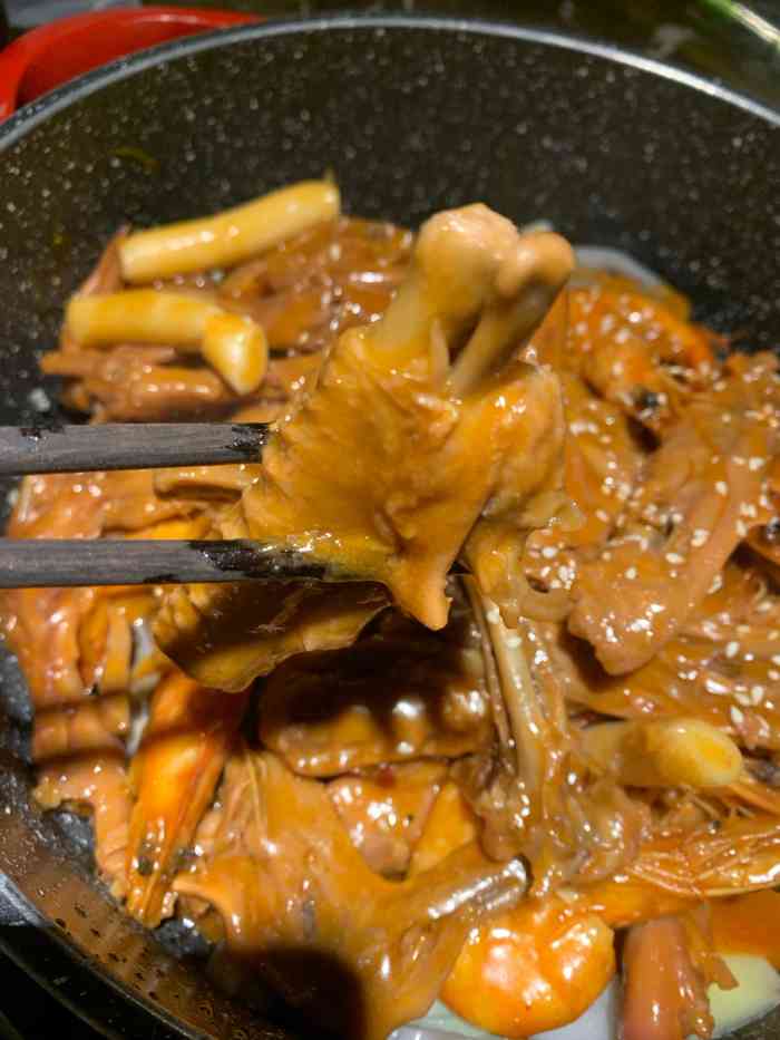 鸭寨夫人吮指鸭爪爪-"一周来紫荆广场吃一次饭,正好刚进门就被热.