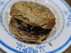 烧饼夹烧牛羊肉-老爆肚满五香烧牛羊肉