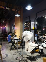 -MOVAN  HAIR莫凡匠人发型屋