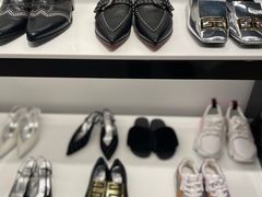 -GIVENCHY(佛罗伦萨小镇奥莱店)
