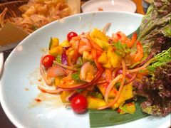 版纳青芒果舂虾仁-老滇山寨•云南特色菜•地方菜•民族风情歌舞表演(金碧店)