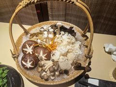 -余欢领鲜火锅(新街口店)