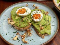 牛油果煮蛋吐司-RAC BAR(安福路店)