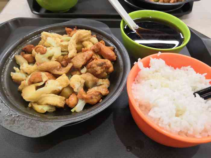 馨园书香餐厅-"学校食堂还是没有完全恢复,只开了几个窗口.