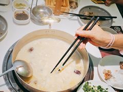 -洪氏嗨捞·广东猪肚鸡·椰子鸡火锅(西咸万象城店)