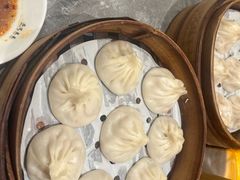 -莱莱小笼·乔艾