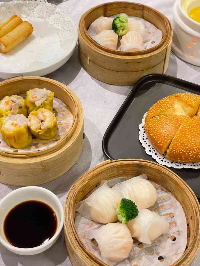 丰鲤楼(仟禧店"千禧汇四楼,比较正宗的粤式茶餐厅.招牌.