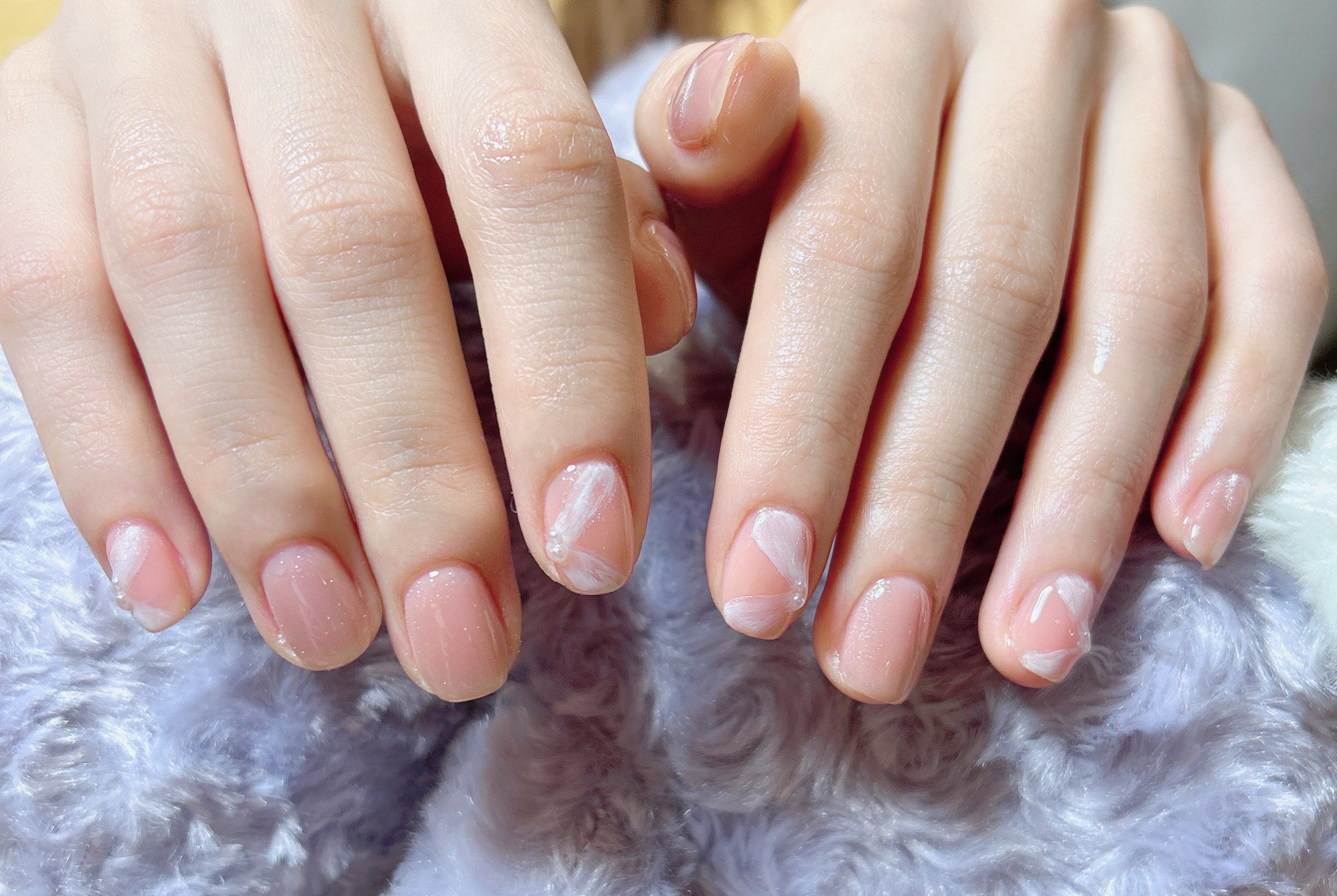 干净清爽的美甲