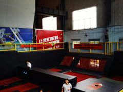 -反弹空间蹦床主题乐园