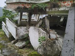 -四川汶川特大地震漩口中学遗址