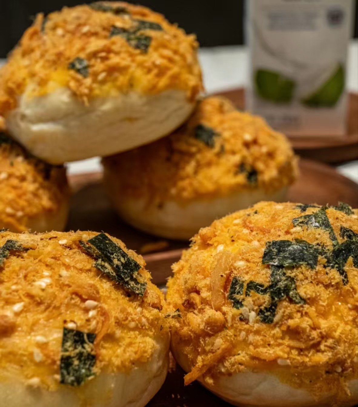 咸蛋黄肉松面包