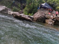 -安吉龙王山峡谷漂流
