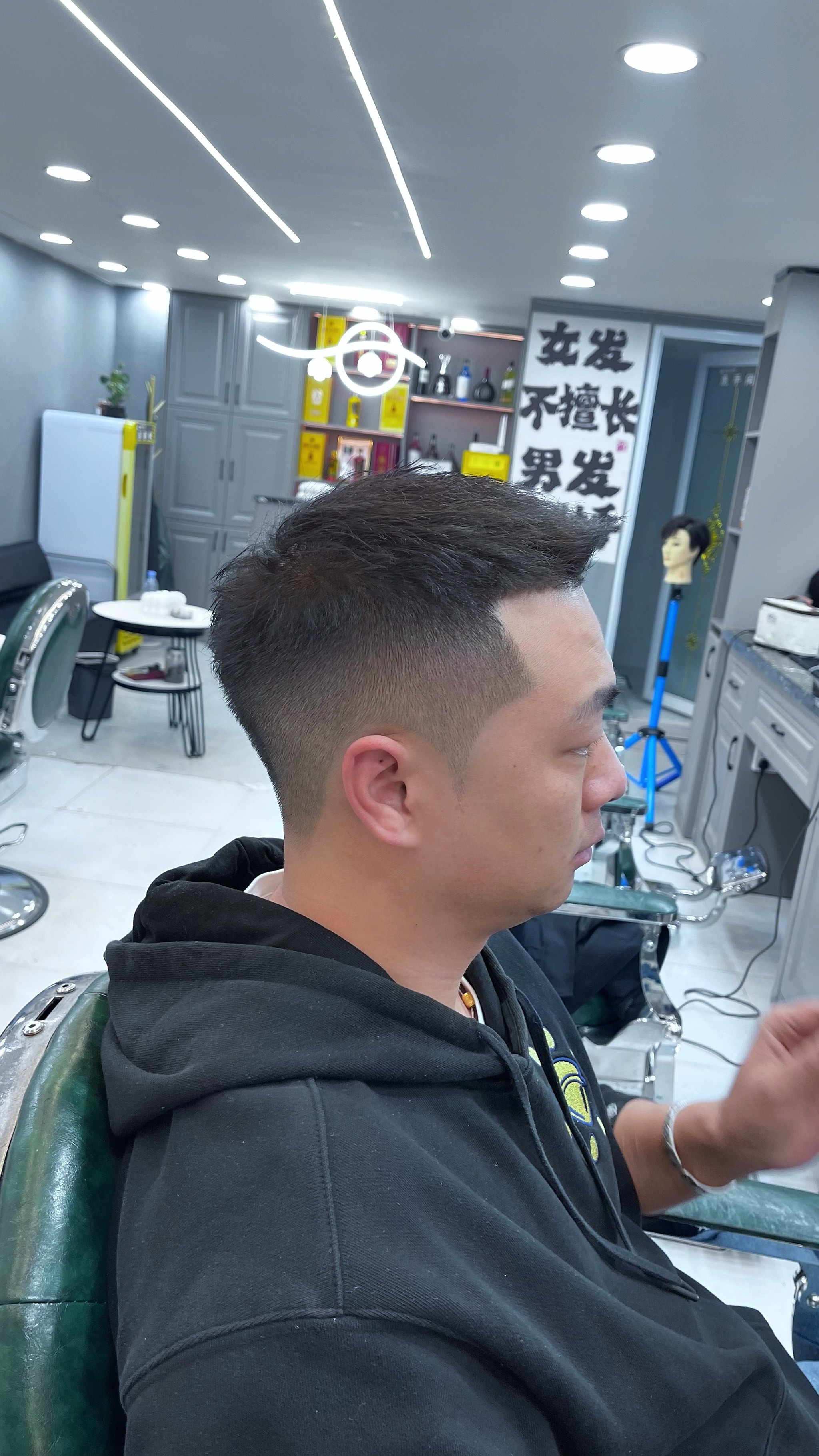 男士时尚渐变发型