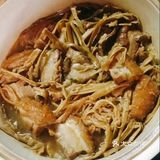 笋干焖烧肉，笋脆肉香，令我吃多碗饭