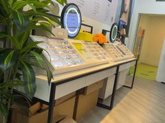 -天空之镜眼镜店蔡司依视路配镜授权零售店(望京颐堤港店)